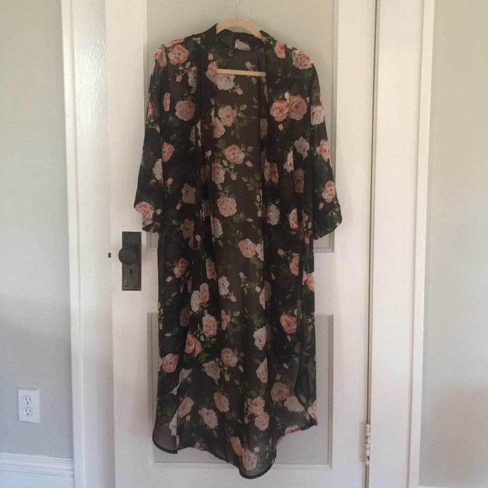 Floral kimono robe